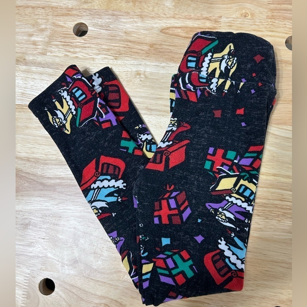 LulaRoe Leggings Kids S/M Christmas Santa Presents